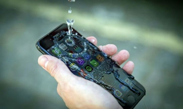 iPhone 11 có thể dùng được dưới nước, Samsung lên kế hoạch cho hai điện thoại gập nhiều hơn - Anh 1