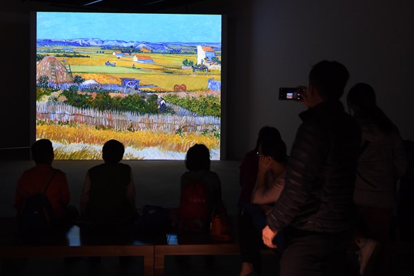Vừa khai mạc, triển lãm Van Gogh đón hơn 10.000 lượt khách tham quan - Anh 5