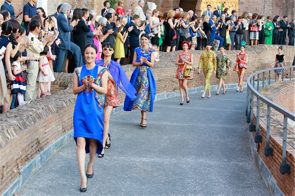 Những gương mặt thời trang đưa thương hiệu Việt đến sàn diễn quốc tế - Anh 8