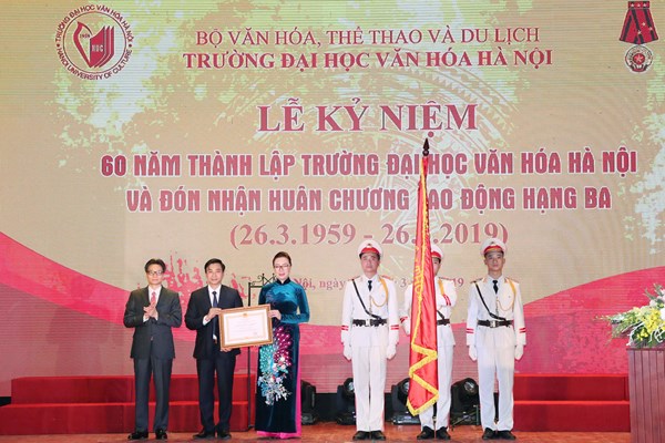 Pho Thu tuong Vu Duc Dam: Dai hoc Van hoa Ha Noi se la hat nhan trong cac phong trao xay dung,  phat trien van hoa - Anh 1