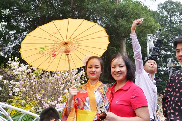 Lễ hội hoa anh đào Nhật Bản - Hà Nội 2019 kéo dài thêm 1 ngày - Anh 1