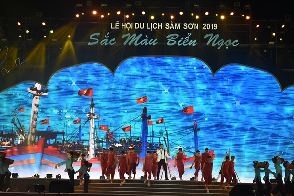 Rực rỡ sắc màu Lễ hội du lịch biển Sầm Sơn năm 2019 - Anh 1