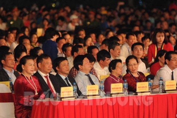 Chủ tịch Quốc hội Nguyễn Thị Kim Ngân dự Lễ công bố thành lập TP Chí Linh - Anh 2