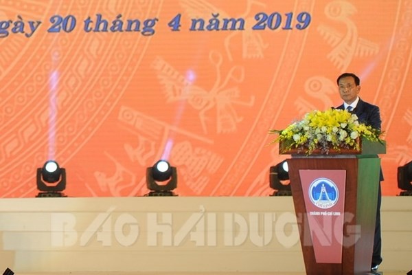 Chủ tịch Quốc hội Nguyễn Thị Kim Ngân dự Lễ công bố thành lập TP Chí Linh - Anh 3