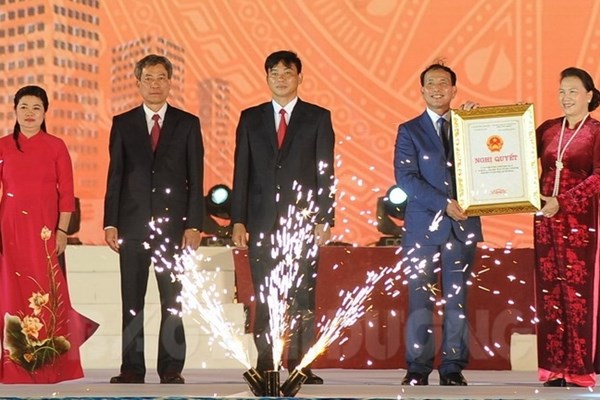 Chủ tịch Quốc hội Nguyễn Thị Kim Ngân dự Lễ công bố thành lập TP Chí Linh - Anh 5