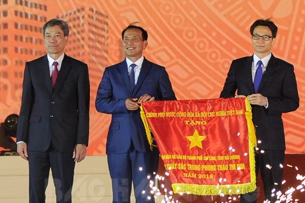 Chủ tịch Quốc hội Nguyễn Thị Kim Ngân dự Lễ công bố thành lập TP Chí Linh - Anh 6