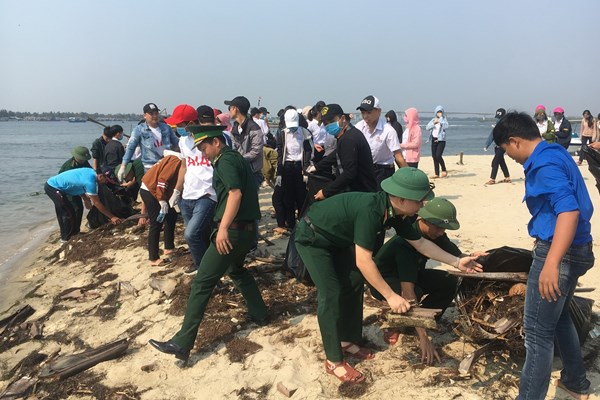 Biên phòng Quảng Nam phát động chiến dịch “Hãy làm sạch biển” - Anh 1