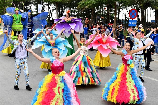 Nghỉ lễ 30/4: Hạ Long sẽ diễu hành Carnaval tưng bừng bên bờ biển Bãi Cháy - Anh 1