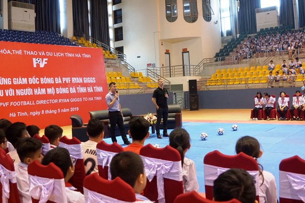 Huyền thoại bóng đá Ryan Giggs chia sẻ về phát triển bóng đá tại Nghệ An, Hà Tĩnh - Anh 2