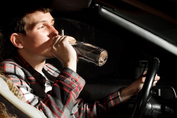 Tăng hình phạt tù với tài xế sử dụng rượu bia khi lái xe - Anh 1