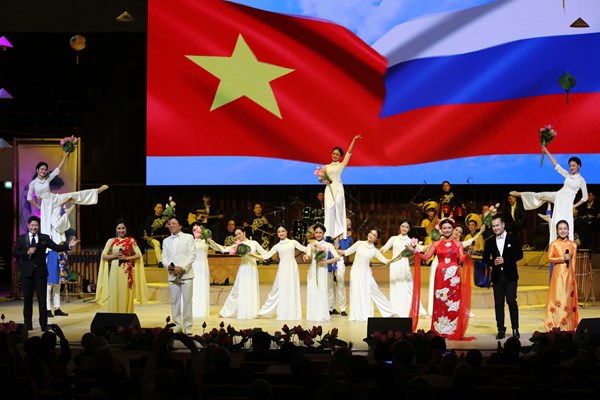 Nghệ thuật Việt Nam chinh phục khán giả Nga - Anh 1