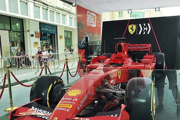 Chiêm ngưỡng siêu xe F1 Ferrari ngay tại Hồ Gươm - Anh 7