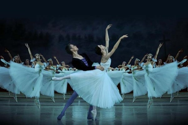 Các nghệ sĩ Nga trình diễn vở kịch ballet Giselle tại Việt Nam - Anh 1