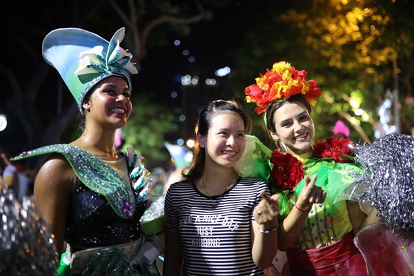 Carnival đường phố DIFF 2019 tiếp tục khuấy động không gian phố đêm Đà Nẵng - Anh 10