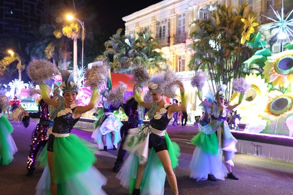 Carnival đường phố DIFF 2019 tiếp tục khuấy động không gian phố đêm Đà Nẵng - Anh 2