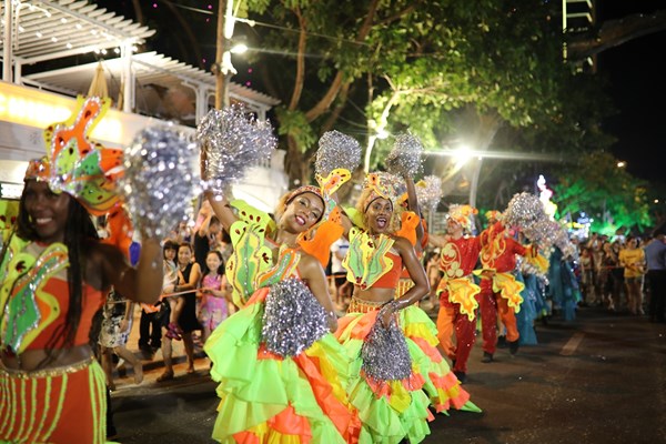 Carnival đường phố DIFF 2019 tiếp tục khuấy động không gian phố đêm Đà Nẵng - Anh 4