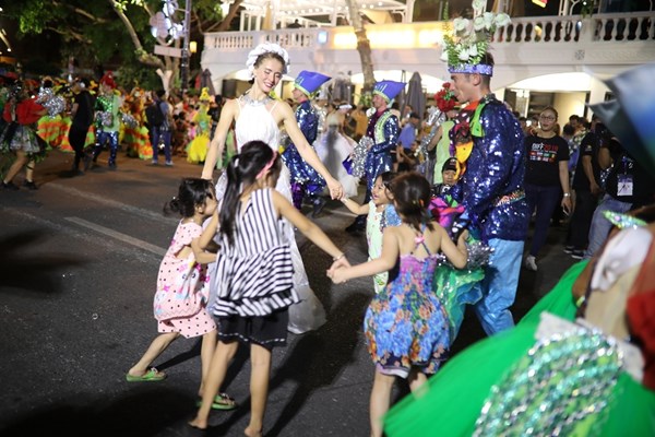 Carnival đường phố DIFF 2019 tiếp tục khuấy động không gian phố đêm Đà Nẵng - Anh 9
