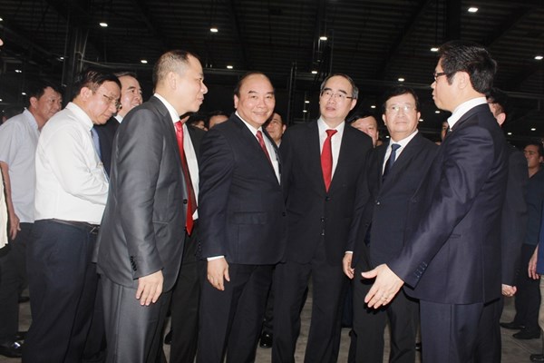 Thủ tướng dự Lễ khánh thành Nhà máy sản xuất ô tô VinFast - Anh 4