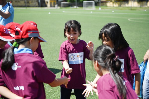 Manchester City và hành trình nuôi dưỡng ước mơ cho trẻ em các Làng SOS Việt Nam - Anh 2