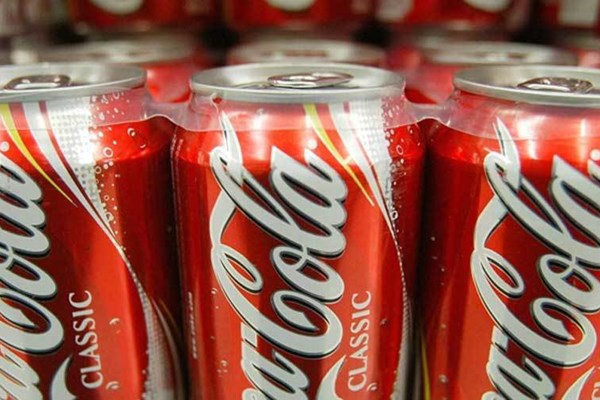 Coca Cola sửa slogan quảng cáo thành 