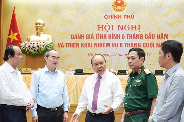 Thủ tướng Nguyễn Xuân Phúc: “Không để đến khi vi phạm phải xử lý mất cán bộ” - Anh 2
