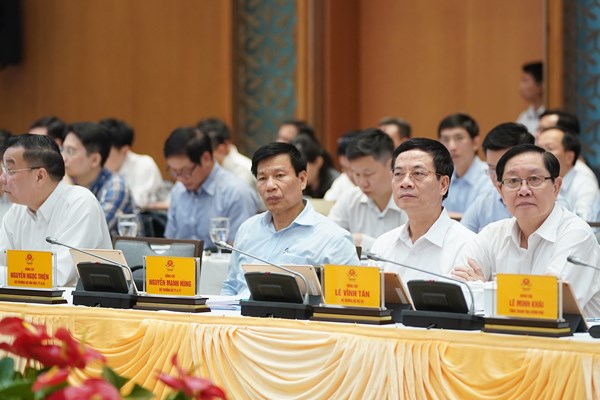 Thủ tướng Nguyễn Xuân Phúc: “Không để đến khi vi phạm phải xử lý mất cán bộ” - Anh 3