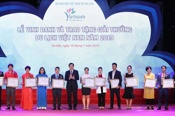 Vinh danh những doanh nghiệp du lịch hàng đầu Việt Nam năm 2019 - Anh 9