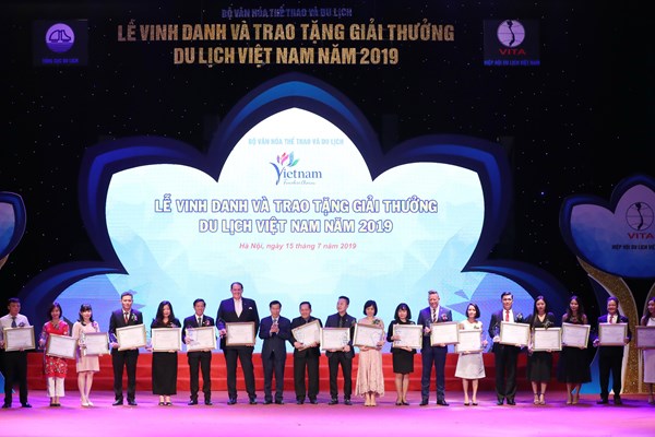 Vinh danh những doanh nghiệp du lịch hàng đầu Việt Nam năm 2019 - Anh 4