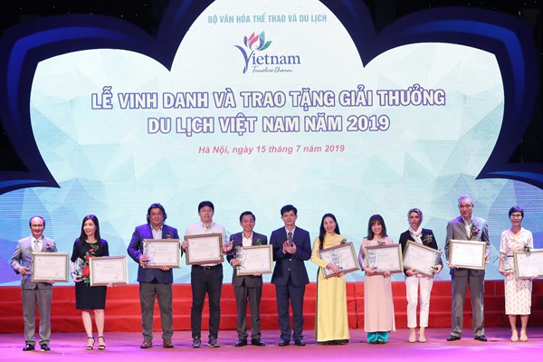 Vinh danh những doanh nghiệp du lịch hàng đầu Việt Nam năm 2019 - Anh 7