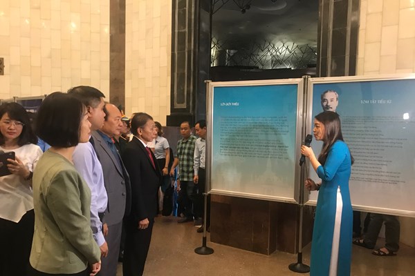 Bảo tàng Hồ Chí Minh triển lãm gần 100 hình ảnh, tài liệu về Chủ tịch XuPhaNuVông - Anh 1
