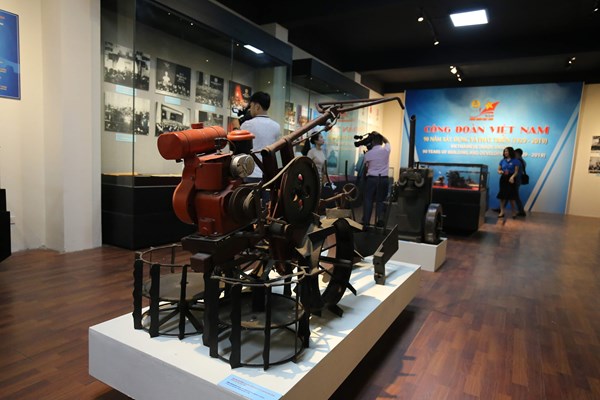 Khai mạc trưng bày “Công đoàn Việt Nam- 90 năm xây dựng và phát triển