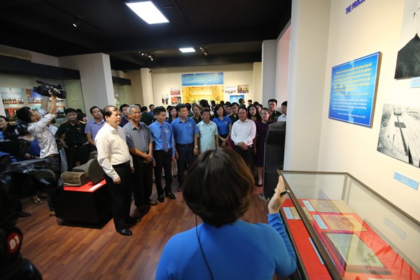 Khai mạc trưng bày “Công đoàn Việt Nam- 90 năm xây dựng và phát triển