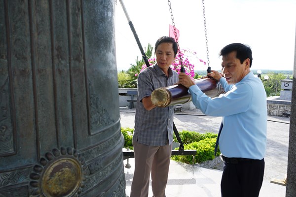 Bộ trưởng Nguyễn Ngọc Thiện dâng hương tri ân các anh hùng liệt sĩ tại Quảng Bình, Quảng Trị và Thừa Thiên Huế - Anh 13