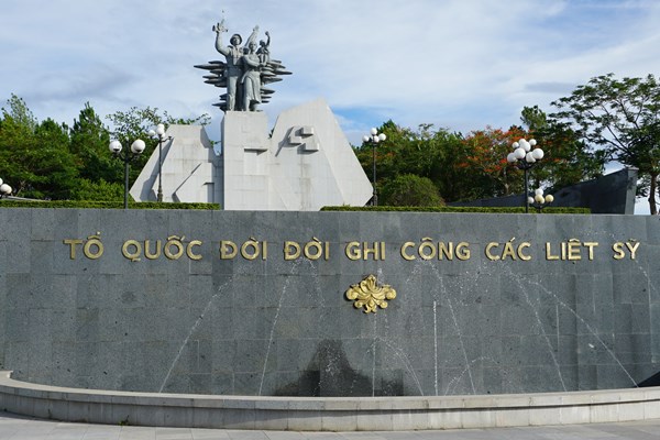 Bộ trưởng Nguyễn Ngọc Thiện dâng hương tri ân các anh hùng liệt sĩ tại Quảng Bình, Quảng Trị và Thừa Thiên Huế - Anh 14