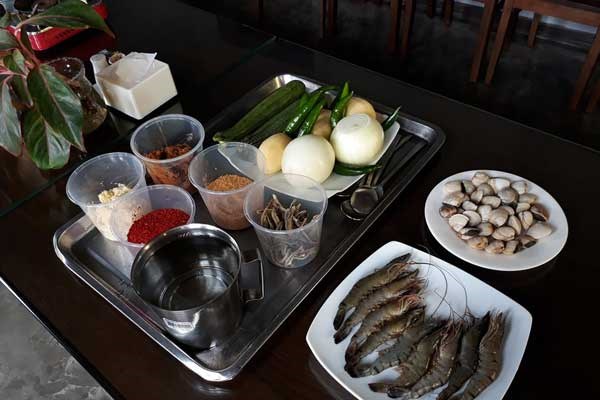 Cách nấu canh tương hải sản Hàn Quốc tại nhà - Anh 2