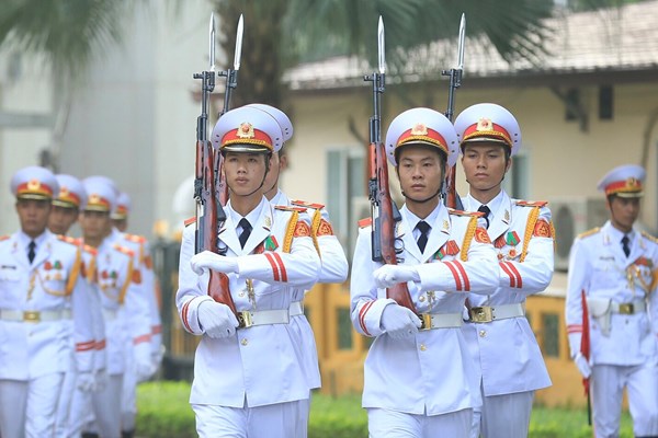 Lễ Thượng cờ kỷ niệm 52 năm ngày thành lập ASEAN tại Hà Nội - Anh 3