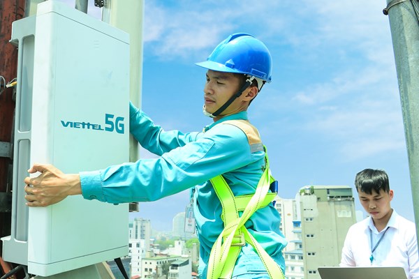 Phát sóng thử nghiệm trạm 5G đầu tiên tại TP. Hồ Chí Minh - Anh 1