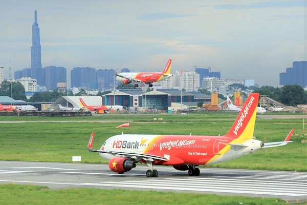 Sân bay Phú Quốc dừng tiếp thu tàu bay vì thời tiết xấu, nhiều chuyến bay bị ảnh hưởng - Anh 1