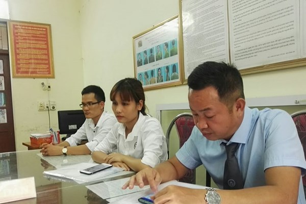 Mẹ đơn thân hơn 1 năm đi tìm công lý cho con: Kiểm tra tiến độ giải quyết của Công an thị xã Quảng Yên - Anh 1