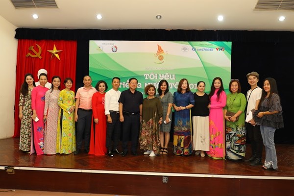 Liên hoan nghệ thuật “Tôi yêu tiếng nước tôi”: Tiếng lòng người dân nước Việt - Anh 3