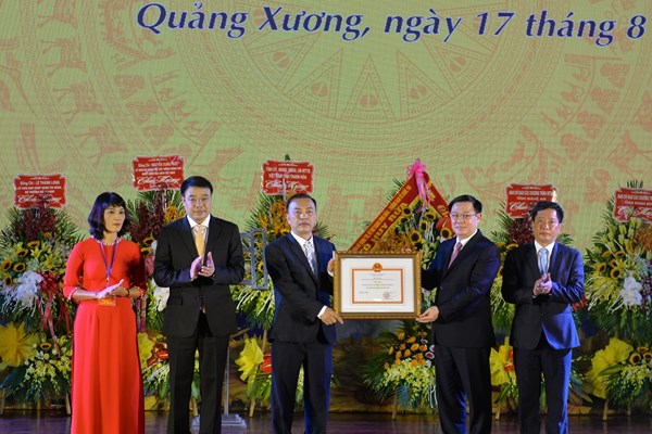 Phó Thủ tướng dự lễ trao Bằng công nhận huyện Quảng Xương đạt chuẩn nông thôn mới - Anh 1