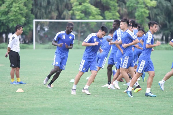 Đội bóng của Quang Hải gặp khó khăn chồng chất trước trận bán kết liên khu vực AFC Cup - Anh 1