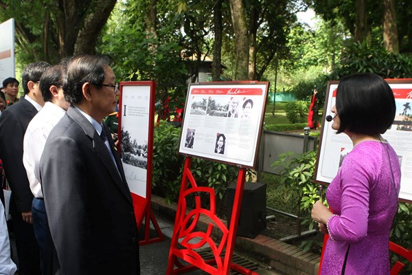 Triển lãm trên 100 tài liệu lưu trữ đặc biệt của Việt Nam và quốc tế về Chủ tịch Hồ Chí Minh - Anh 3