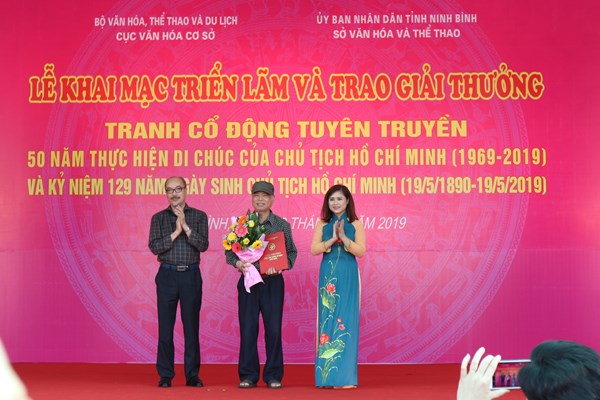 Bộ VHTTDL: Trao giải tranh cổ động tuyên truyền  50 năm thực hiện Di chúc của Chủ tịch Hồ Chí Minh - Anh 1