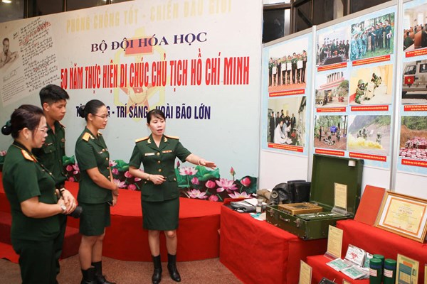 Dấu ấn triển lãm “50 năm thực hiện Di chúc Chủ tịch Hồ Chí Minh” - Anh 6