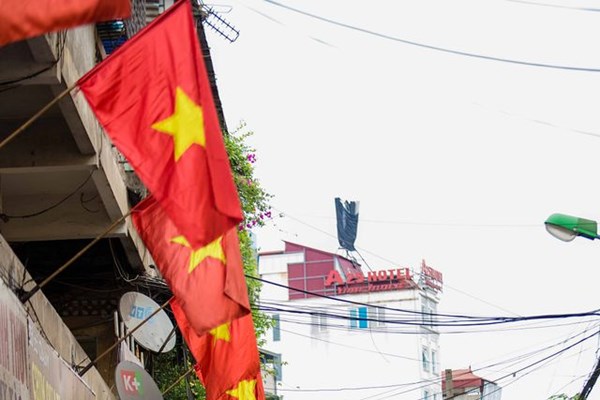 Đường phố Hà Nội đỏ thắm sắc cờ chào mừng Quốc khánh 2.9 - Anh 10