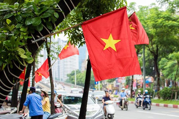 Đường phố Hà Nội đỏ thắm sắc cờ chào mừng Quốc khánh 2.9 - Anh 5