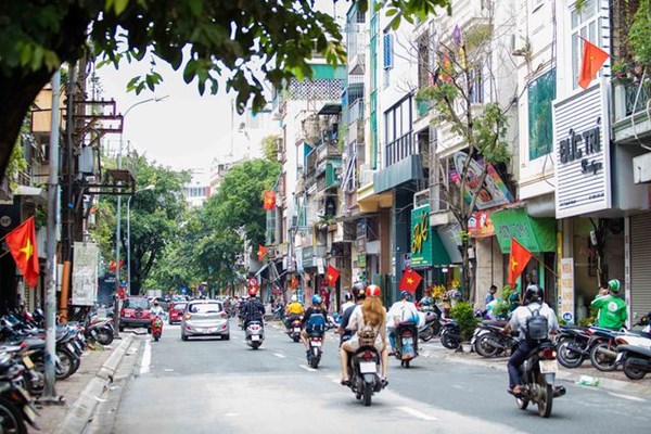 Đường phố Hà Nội đỏ thắm sắc cờ chào mừng Quốc khánh 2.9 - Anh 6