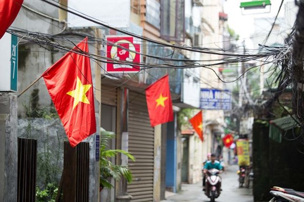 Đường phố Hà Nội đỏ thắm sắc cờ chào mừng Quốc khánh 2.9 - Anh 7