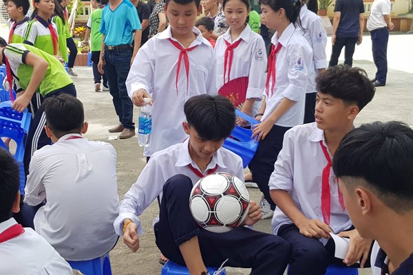 Quang Hải, Văn Hậu truyền cảm hứng chiến thắng tới các em học sinh - Anh 4